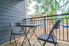 Condo with king bed, walk to Microsoft & park - Image 5