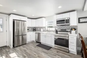 Spacious 5BR Home Mins to Downtown - Image 2