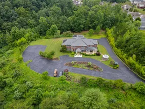 Chirping Birds Villa 10bdrm 10ba 4mi to vt - Image 2