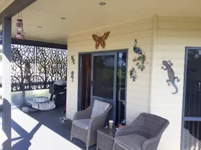 4 bedroom house with veranda views and beachy feel - Image 5