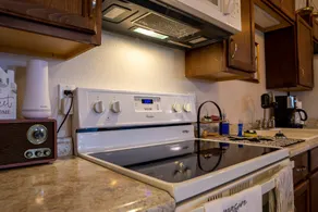 Vintage Cottage with Jacuzzi Tub - Image 5