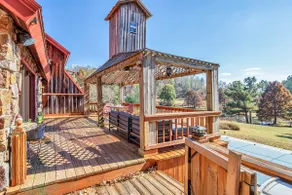 42-Acre Oasis: Private Golf, Fishing & Pool - Image 5
