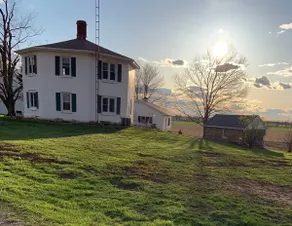 Historical Octagon 3 bedroom home in the country! - Image 2