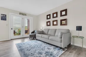 Cozy Townhouse with Beautiful Lake Views - Image 3
