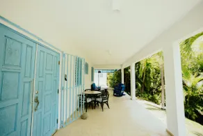 La Casa Blanca “jungle oasis” short walk to beach - Image 5