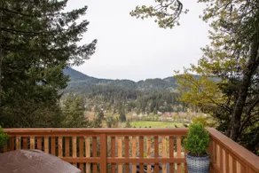 Spectacular House in the South Eugene Hills - Image 5