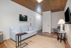 Lakeside getaway with Pool/Beach Access, Balcony - Image 3