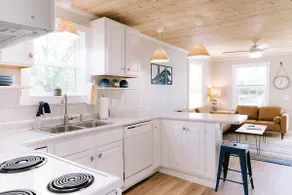 Freshly Renovated 1940s ”Sunshine Park Cottage” - Image 5