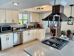 Beautiful relaxing home 4BR/3BA near Light Rail - Image 4