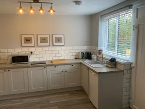Beautiful apartment in historic Cockington - Image 4