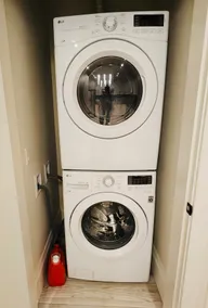 Two bedrooms, two bathrooms, one living room, separate access, free parking, separate kitchen, washing machine, dryer - Image 5