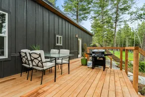 Modern Woodsy Peacock Home with Hot Tub! - Image 4