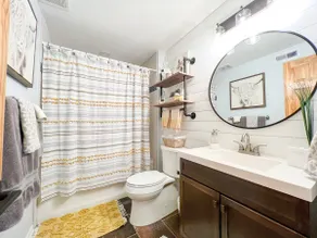 Cutesy Cozy Casa 2 BR Basement Apt. w/hot tub - Image 3