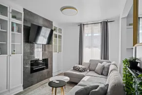 Beautiful 3-Bedroom House | Centretown | 2 Parking - Image 2