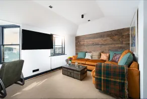Stunning Waterfront Apartment With Spectacular Views & Parking at 'CAPTAINS LOFT' - Image 5