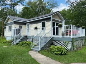 Adorable Cottage on GREAT Fishing Lake - Image 2