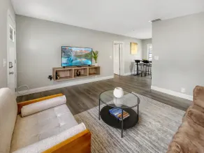 Exclusive Vacation Home near Bush Gardens - Image 4