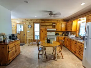 Lalaland Cottage: 10-Acres Getaway Across Mazinaw - Image 5