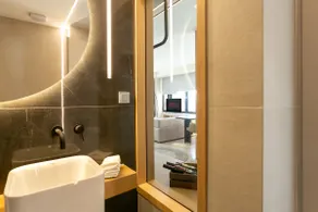 Oriana Superior Jacuzzi Sea View Suite - Image 5