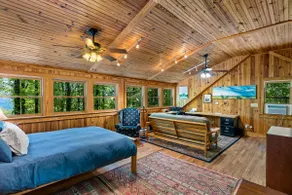 Classic Plush Cabin, Hot Tub, View, Discount, Pets - Image 3