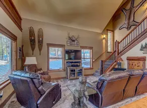 Pristine 4 seasons cabin with 9 beds & hot tub - Image 5