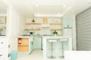 A beautiful loft with a pool - Image 2