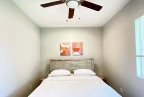 MINS TO DOWNTOWN! Newly renovated private parking - Image 2