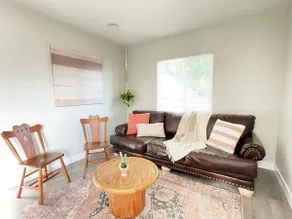 CENTRALLY LOCATED TO EVERYTHING! 5 min to Downtown - Image 2