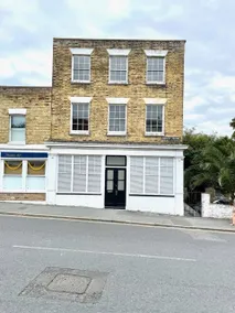 1 bed Trinity Sq / Old town ground floor apt - Image 5