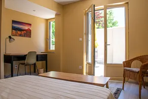 Number 7 Quiet and spacious independent house - Image 5