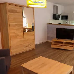 Friendly apartment in city location with terrace and parking space - Image 3