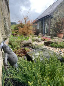 Delightful Artistic Granite Barn in Rural Hamlet - Image 3