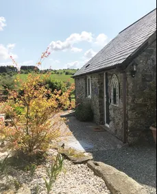 Delightful Artistic Granite Barn in Rural Hamlet - Image 4