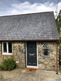 Delightful Artistic Granite Barn in Rural Hamlet - Image 2