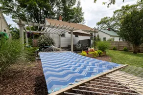 NEW! Cheerful 2 bd bungalow with hot tub. Must see! - Image 5