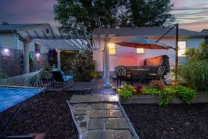 NEW! Cheerful 2 bd bungalow with hot tub. Must see! - Image 4