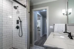 Newly remodeled! 1 Block to Beach +Free WiFi - Image 4