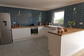 Luxury, Stylish Home, With Garden, Sea Views and Parking. - Image 3