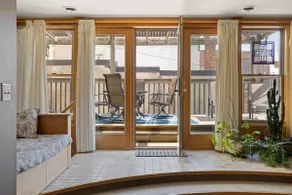 16 Bridge Square 1 bedroom Loft with Private Patio - Image 5
