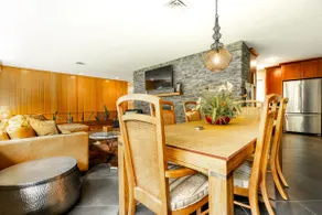 Nature Inspired 3 Bed MCM, near HOF, Wooded view - Image 5