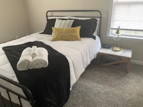 *Prime Location* Downtown Franklin Cozy Cottage - Image 2