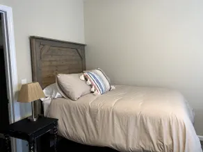*Prime Location* Downtown Franklin Cozy Cottage - Image 3