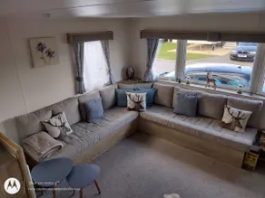 Luxury Caravan 3 Bedroom 8 berth With Hot-tub guests 6 and above require a bond - Image 4