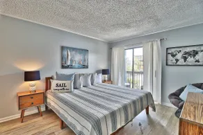 Beach & Nightlife 3BR/2.5 BA  service dog friendly   - Image 4