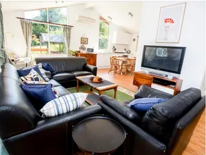 Cottage-Yarra Valley-10 Acres-Breakfast Inc-15 Mins From Healesville & Warburton - Image 2