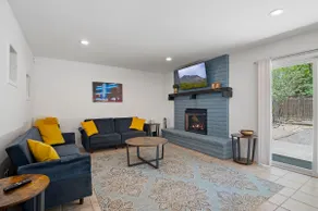 Midcentury Ranch w/AC, Fully Fenced Yard, 2 Car Garage, WD, 5 HD TVs, Fast WiFi - Image 3