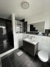 21 Modern apartment with a view, free parking - Image 4