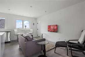 BRAND NEW Luxury One Bedroom Unit - Image 5