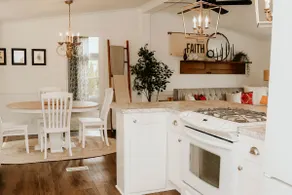 Woodstone Cottage in the Heart of Amish Country - Image 2