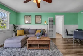 Stylish Beachside Bungalow. Discounted. - Image 2